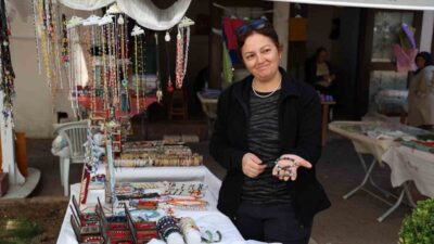 KIRŞEHİR (İHA) – Kırşehir, Kadın Emek Pazarı’nda doğal taş satıcısı,