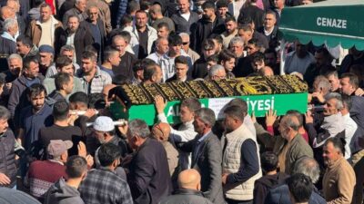Çorum’un Alaca ilçesinde tamir ettiği traktörün kabini ile demir arasında