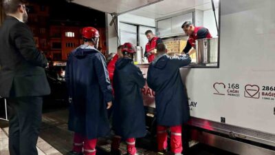 Türk Kızılay, Balıkesir’in Sındırgı ilçesinde meydana gelen depremin ardından ikram