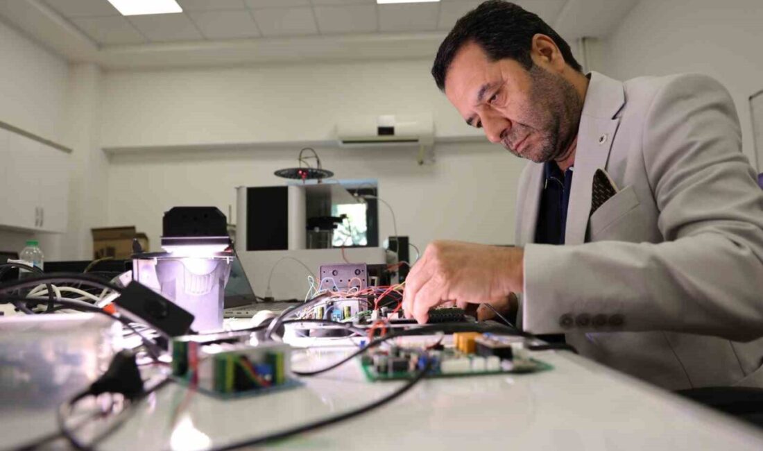 Prof. Dr. Fahrettin Yakuphanoğlu, Fırat Teknokent'te Fytronix şirketinde monokromatör sistemi
