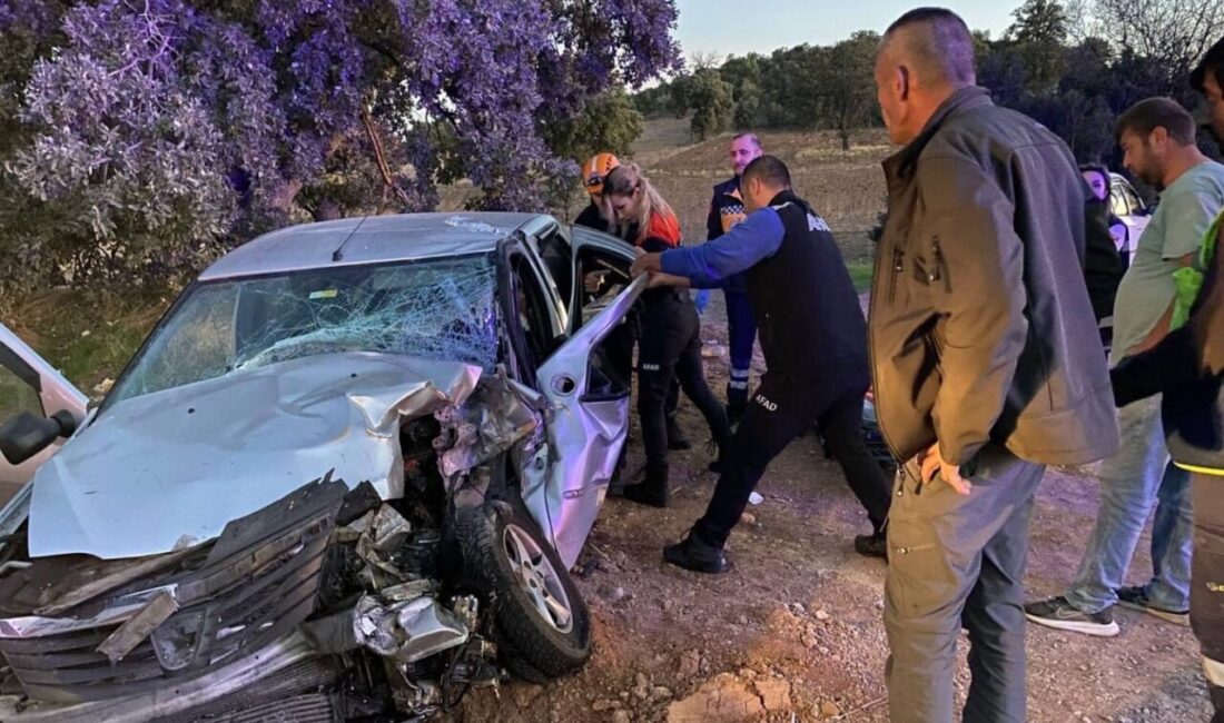 Uşak’ta otomobil ile traktörün çarpışması sonucu karı-koca yaralandı. Kaza, Ulubey-Eşme