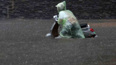 Vietnam'ı etkisi altına alan Bualoi Tayfunu, 36 kişinin ölümüne ve