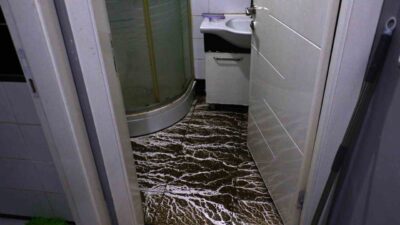 Sincan'da evi su basan Salih Kırsak, belediyeden altyapı desteği isteyerek