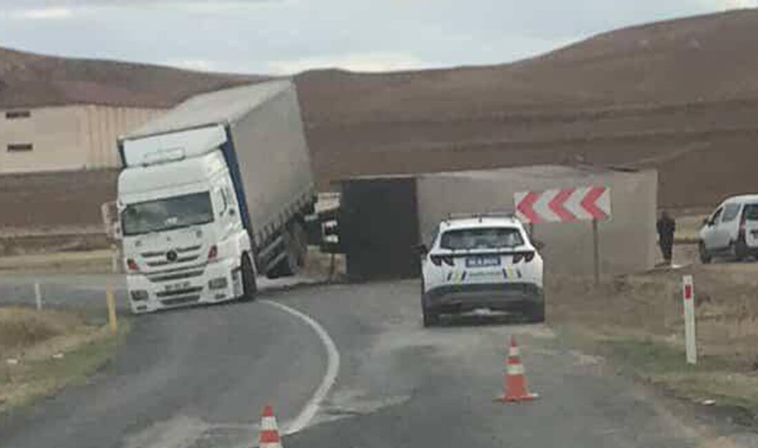 Yozgat’ın Yenifakılı ilçesi girişinde meydana gelen trafik kazasında, bir tır
