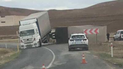Yozgat’ın Yenifakılı ilçesi girişinde meydana gelen trafik kazasında, bir tır