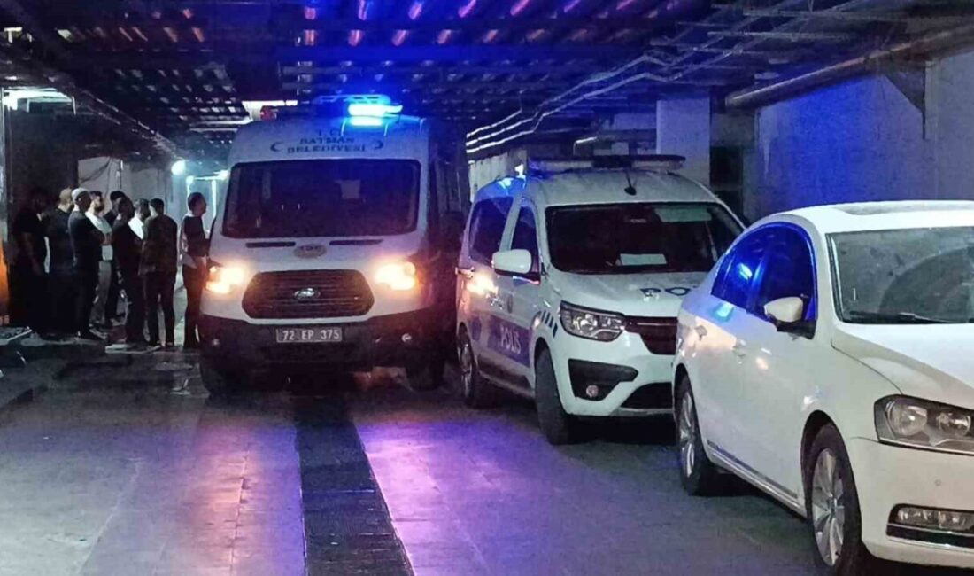 Batman’da yolun karşısına geçmeye çalışan 18 yaşındaki genç, otomobilin çarpması