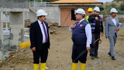 Akdağmadeni Belediyesi tarafından yapılan Atık Su Arıtma Tesisi inşaatında çalışmalar