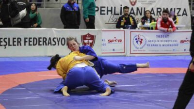 Yozgat'ta düzenlenen Kuşak Güreşi Türkiye Şampiyonası'nda 21 sporcu Dünya Şampiyonası'nda