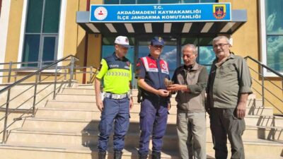 Yozgat'ta jandarma ekipleri devriye sırasında yaralı bir çakır kuşu buldu.