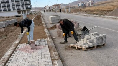 Çiçekdağı Belediyesi, ilçe genelinde yürüttüğü altyapı ve çevre düzenleme çalışmalarını
