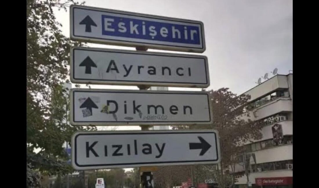 Son günlerde Ankara’nın özellikle Kızılay bölgesinde gençlerin tabelalara asılarak fotoğraf