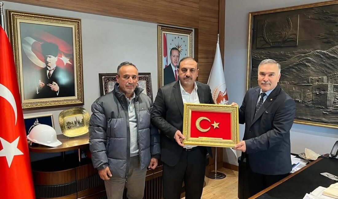 Çiçekdağı Belediye Başkanı Hasan Hakanoğlu’na bir ziyaret gerçekleştiren Yönetim Kurulu