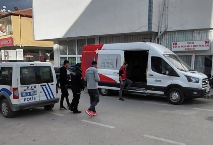 Yozgat genelinde düzensiz göçle mücadele kapsamında denetimler aralıksız devam ediyor.