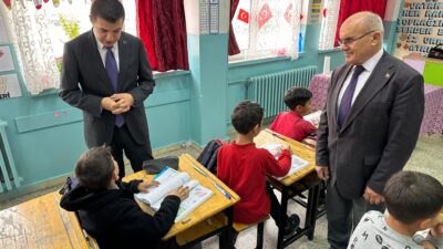 Yenifakılı Kaymakamı İsa Uğur, okul ziyaretleri kapsamında İlçe Milli Eğitim