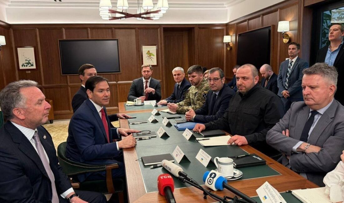 ABD Dışişleri Bakanı Marco Rubio, ABD ve Ukrayna heyetleri arasında