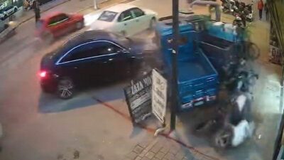 Adana’da bir otomobil, Yüreğir ilçesinde meydana gelen kaza sonucunda önce