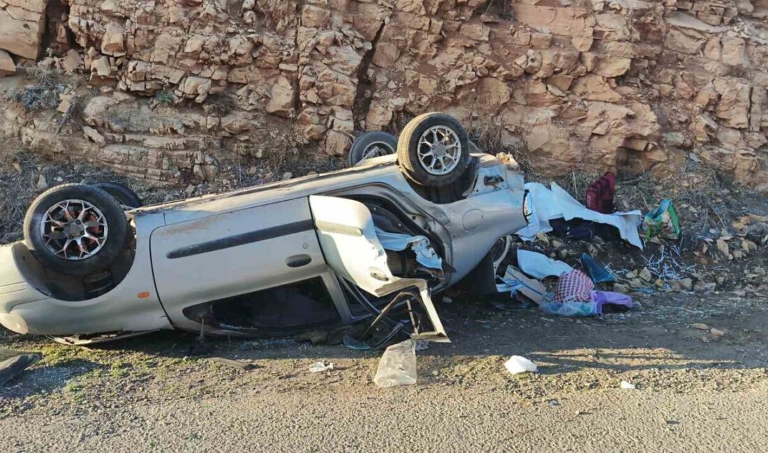 Adıyaman’ın Gölbaşı ilçesinde meydana gelen trafik kazasında otomobil devrilerek içerisinde