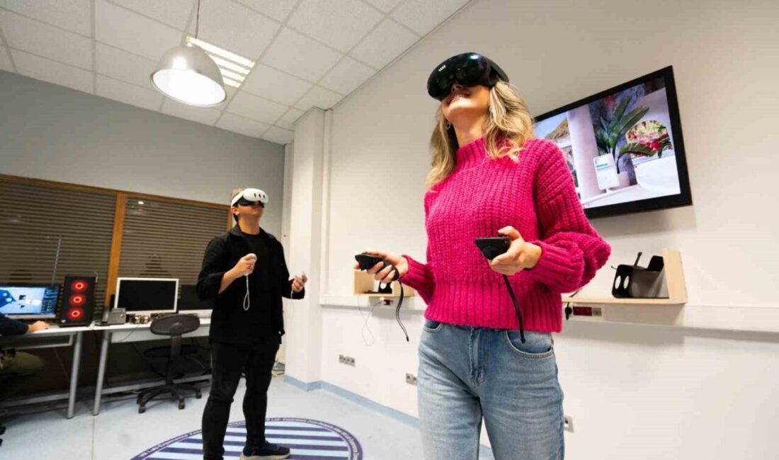 Yaşar Üniversitesi Sanal Gerçeklik (VR) Laboratuvarı ekibi, üniversite öğrencilerinin de