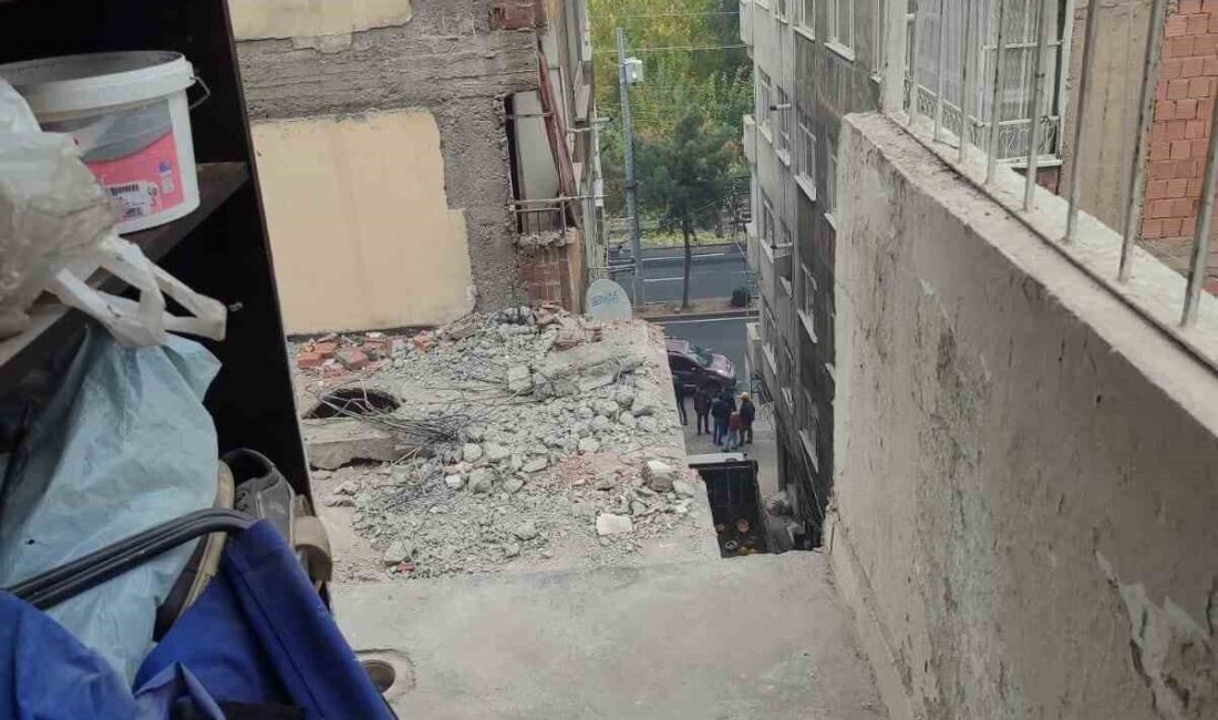Diyarbakır’da, Kaynartepe Mahallesi’nde Kahramanmaraş merkezli depremlerde hasar alan bir binanın