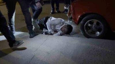 Aksaray’da bir kişi, yol ortasında tartıştığı kimliği belirlenemeyen bir şahıs