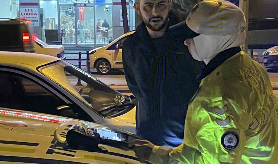 Konya’da trafik polisleri tarafından durdurulan ve alkollü araç kullanmaktan ehliyetine