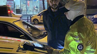 Konya’da trafik polisleri tarafından durdurulan ve alkollü araç kullanmaktan ehliyetine