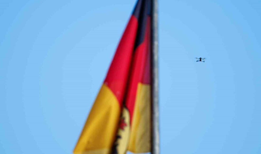 Almanya İçişleri Bakanlığı, son dönemde ülkede sıklıkla menşei belirlenemeyen dronların