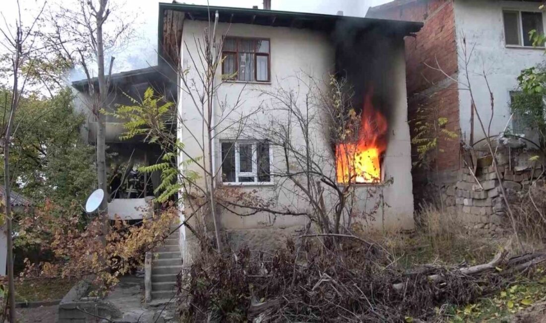 Amasya’da meydana gelen iki katlı ev yangınında büyük bir panik