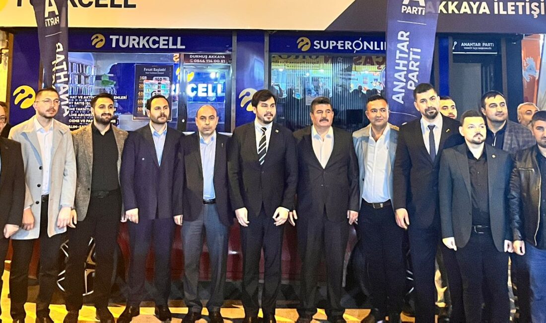 Anahtar Parti Yozgat İl Başkanı Av. Olgun Sadık Karaca, beraberindeki