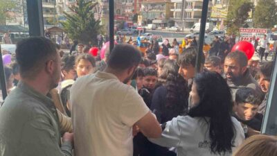 Ankara Keçiören’de bir döner dükkanında, açılışa özel 1 liraya ekmek