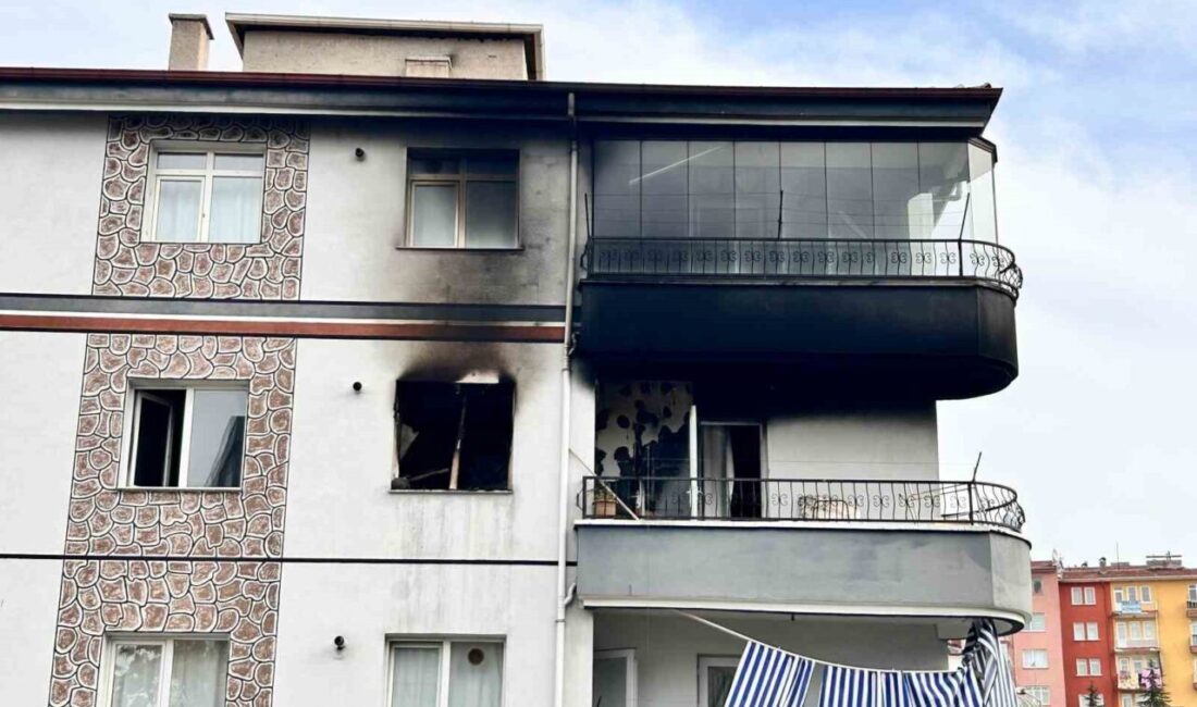Ankara’nın Mamak ilçesinde bulunan dört katlı bir binanın üçüncü katında