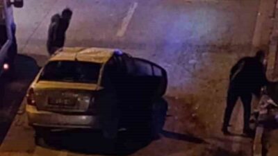 Ankara’nın Elmadağ ilçesinde yoldaki çukur nedeniyle kaldırıma çarpıp devrilen araçtaki