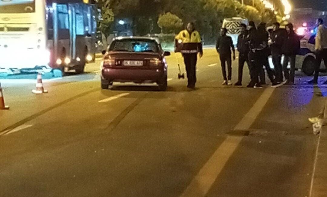 Ankara’nın Çubuk ilçesinde karşıdan karşıya geçen yaya, bir otomobilin çarpması