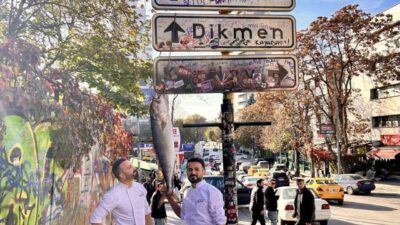 Ankaralı bir esnaf popüler hale gelen sokak tabelasına balık asarak