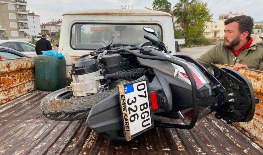Serik ilçesinde meydana gelen trafik kazasında otomobil ile motosiklet çarpıştı