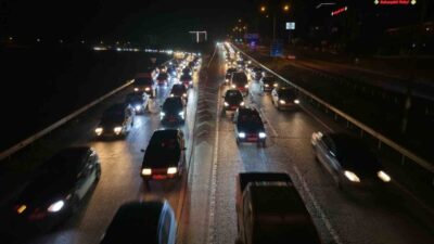 Ara tatilin son gününde yollara akın eden milyonlarca vatandaş, 43