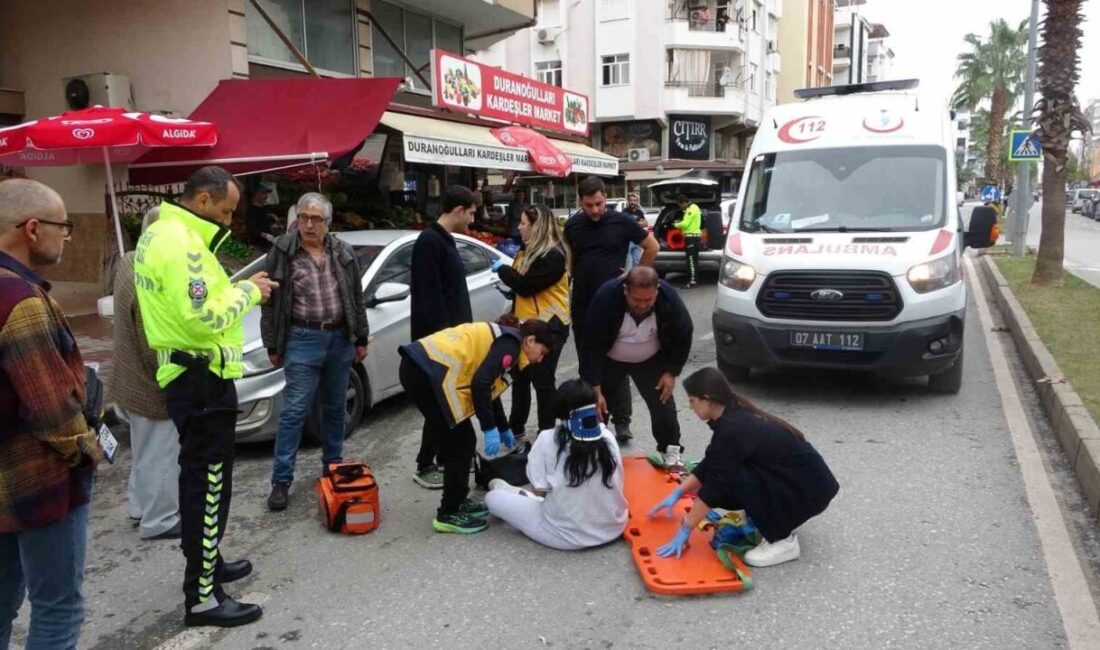 Antalya’nın Manavgat ilçesinde meydana gelen trafik kazasında, park halindeki bir