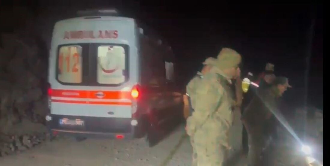 Posof ilçesinde meydana gelen trafik kazasında kamyon sürücüsü hayatını kaybetti.