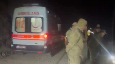Posof ilçesinde meydana gelen trafik kazasında kamyon sürücüsü hayatını kaybetti.