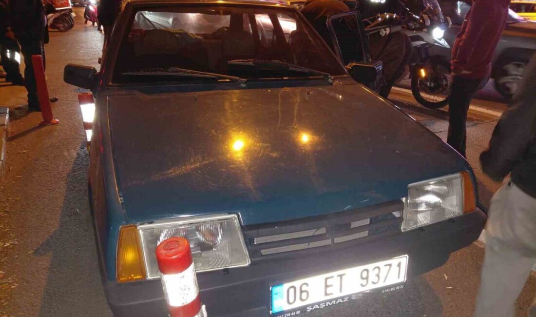 Ankara’nın Çankaya ilçesinde arızalanan otomobilinden inen bir kişi, halk otobüsünün