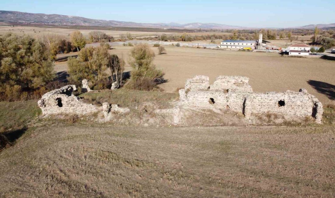 Yozgat’ın Saraykent ilçesine bağlı Kadışehri yolu üzerinde, Örencik ile Kesikköprü