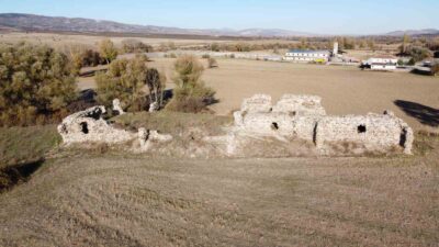 Yozgat’ın Saraykent ilçesine bağlı Kadışehri yolu üzerinde, Örencik ile Kesikköprü