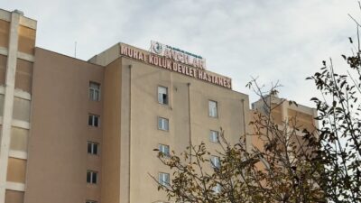 Avcılar, İstanbul’da düzenlenen bir hayır panayırında tüketilen tavuklu pilavdan yedikten