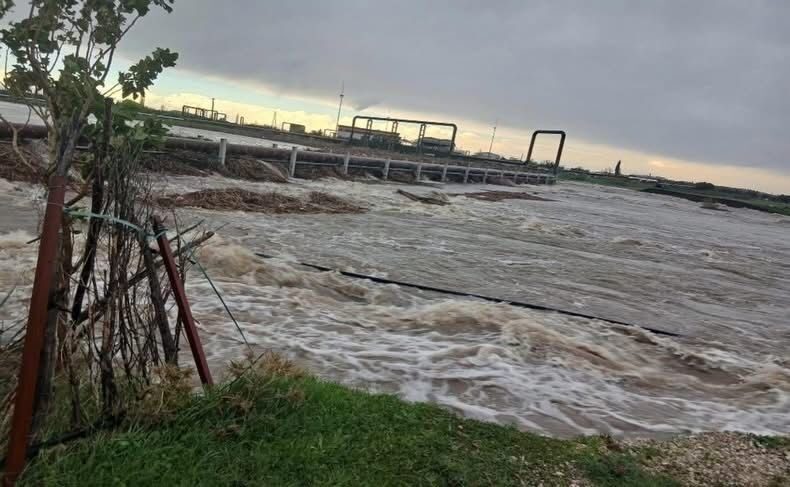 Çanakkale’nin Ayvacık ilçesinde meydana gelen şiddetli yağışlar sonucunda Tuzla Çayı