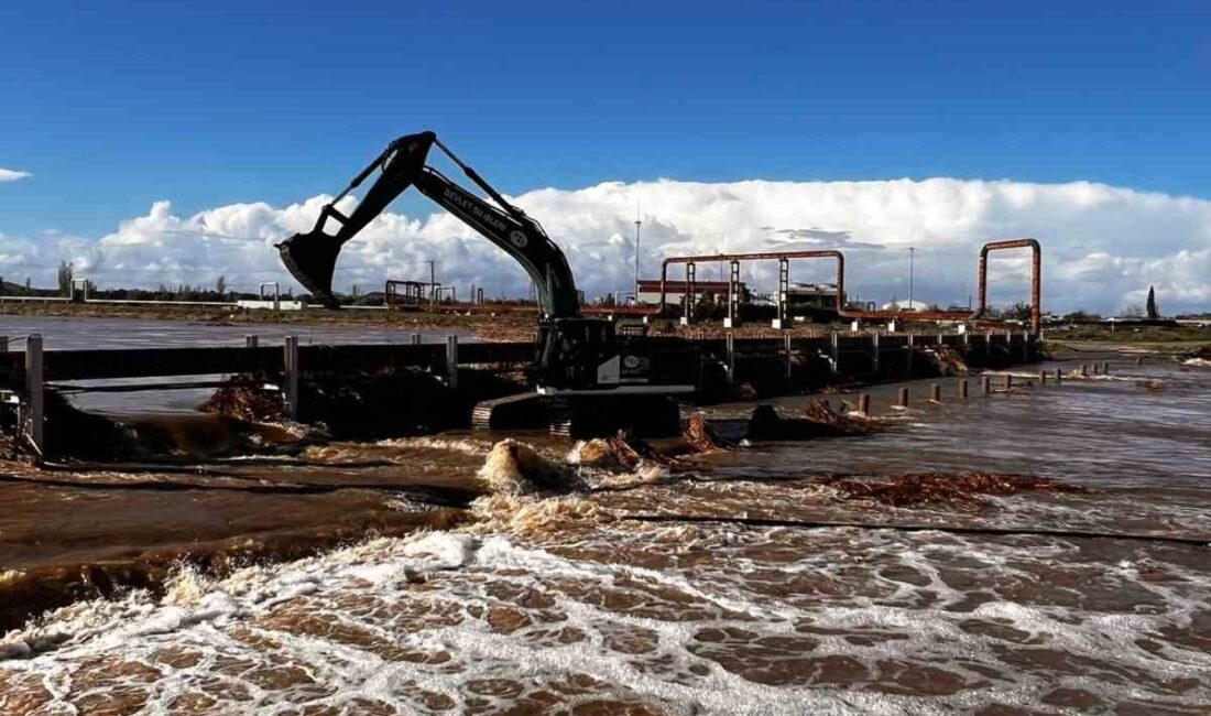Ayvacık ilçesindeki şiddetli yağışlar sonucu Tuzla Çayı taştı ve tarım