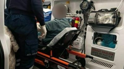 Ayvalık ilçesi açıklarında bir balıkçı teknesinde rahatsızlanan bir kişi, Sahil