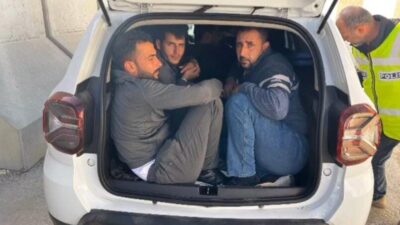 Hatay’da polis ekipleri tarafından gerçekleştirilen operasyonlarda, 12 göçmenin bulunduğu iki