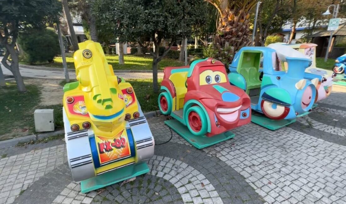 Bağcılar’da bulunan Plevne Parkı’nda 4 çocuk, bindikleri oyuncaklardan elektrik çarpması