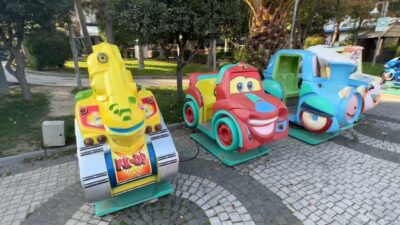 Bağcılar’da bulunan Plevne Parkı’nda 4 çocuk, bindikleri oyuncaklardan elektrik çarpması