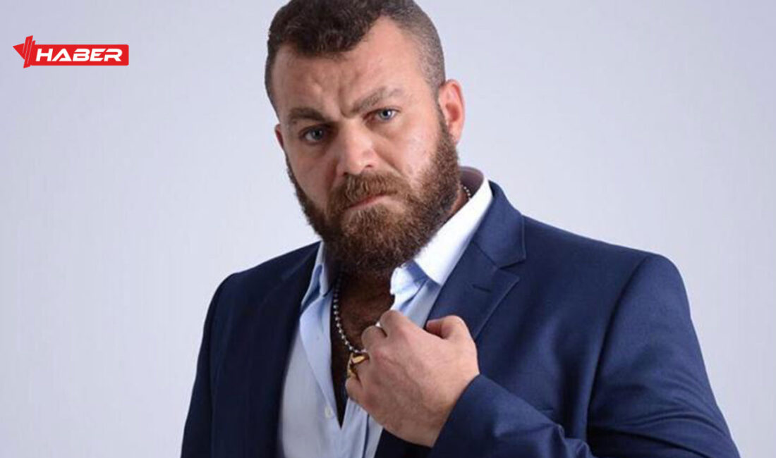 Oyuncu ve sosyal medya fenomeni Bahadır Ünlü, Beyoğlu’nda işlettiği dükkânda